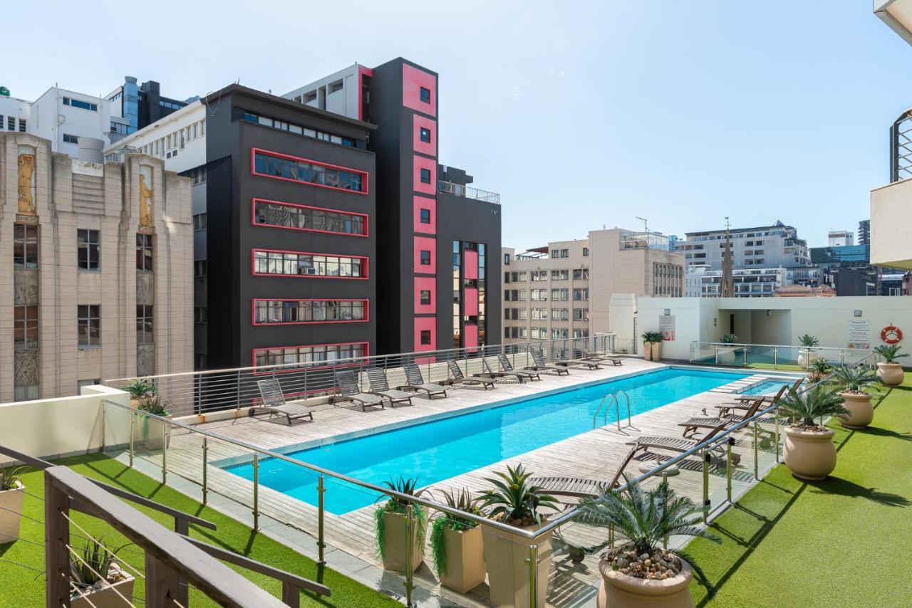 Beautiful With Pool, Parking And King Bed In Historic Centre Cape Town