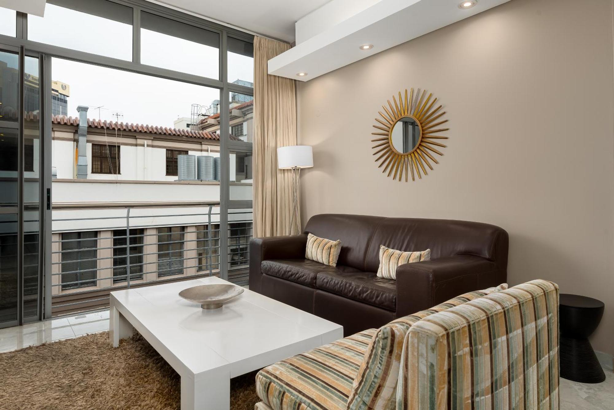 Beautiful With Pool, Parking And King Bed In Historic Centre Cape Town
