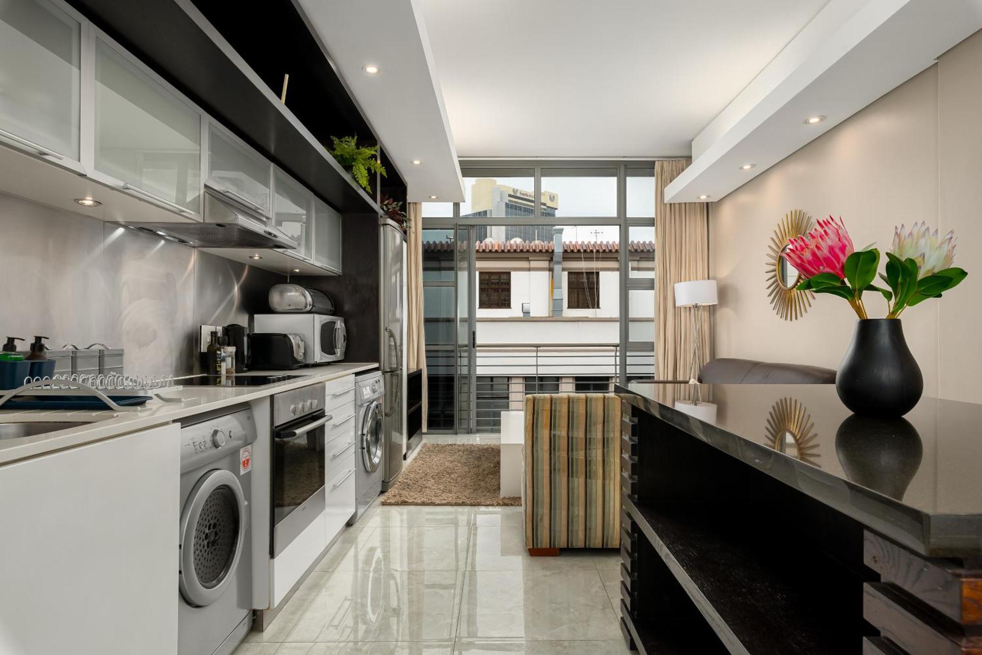 Beautiful With Pool, Parking And King Bed In Historic Centre Apartment *
