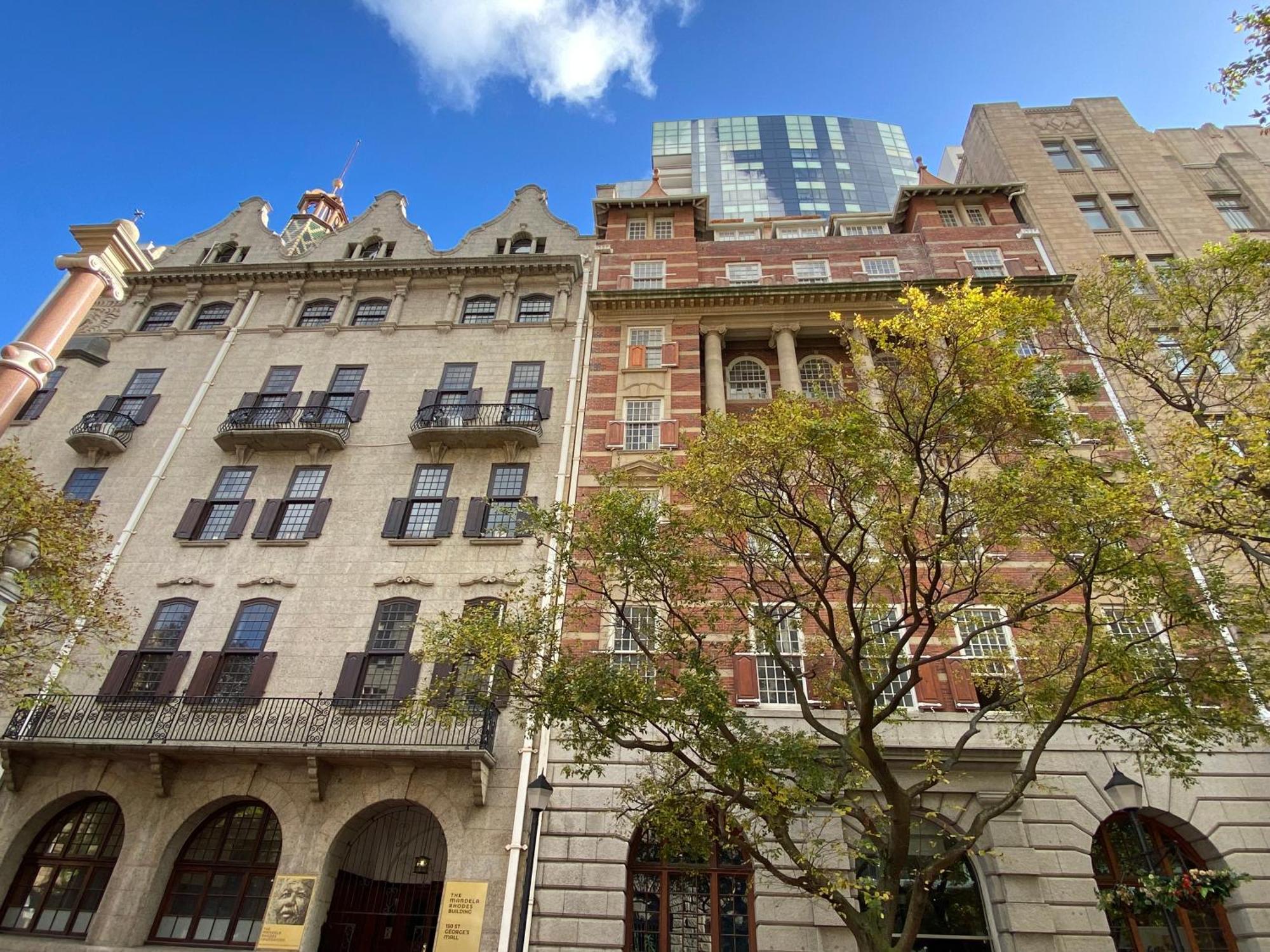 Beautiful With Pool, Parking And King Bed In Historic Centre * Cape Town